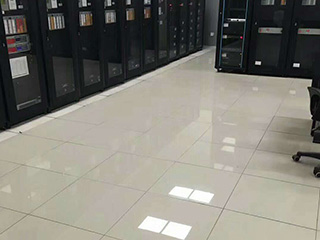 長沙雙勝機(jī)房設(shè)備有限公司,長沙防靜電地板,長沙防靜電地板價格,機(jī)房裝修,機(jī)房墻板,防靜電接地